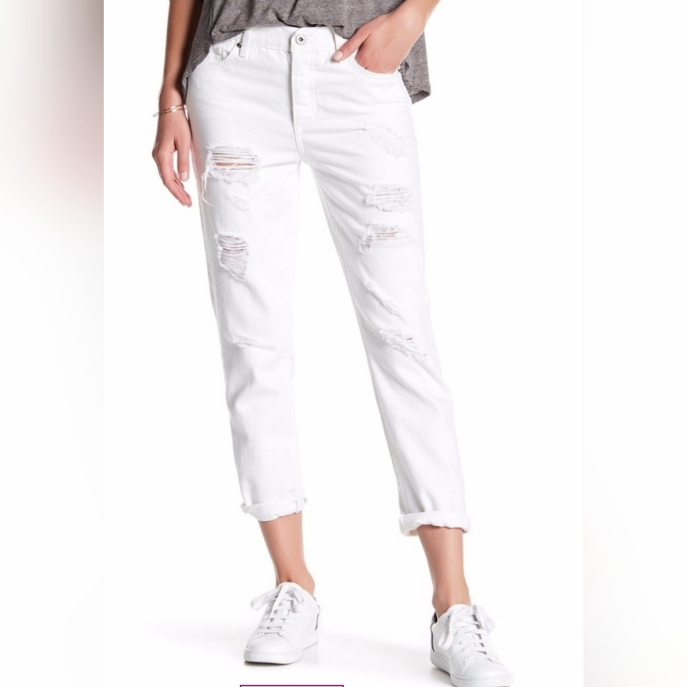 Lucky Brand White Boyfriend Jeans with Distressed SZ. 31X27. Perfect Summer.